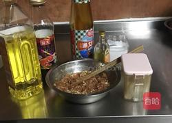 肉煎蛋的做法图解2