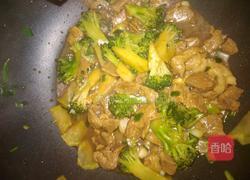 猪肉炒西兰花的做法图解9