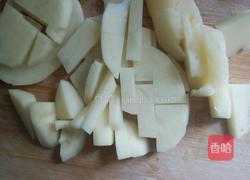 土豆炖黄豆芽的做法图解1