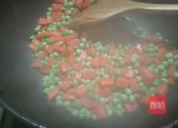豌豆炒胡萝卜的做法图解5