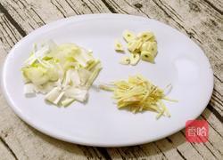 五花肉炖萝卜的做法图解3