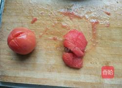 西红柿虾仁豆腐汤的做法图解1