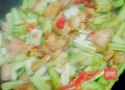 芹菜炒肉的做法图解5