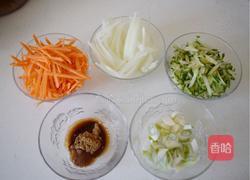 素菜炒面的做法图解1