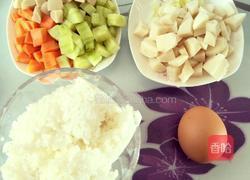 鱼丸蛋炒饭的做法图解1