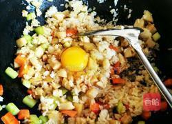 鱼丸蛋炒饭的做法图解5