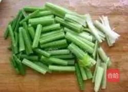 芹菜炒肉的做法图解2