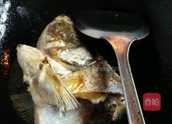 蘑菇花鲢鱼头汤的做法图解4