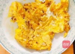 紫洋葱炒鸡蛋的做法图解2