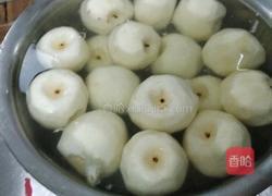 冰糖雪梨的做法图解2