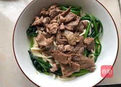 油泼辣子嫩牛拌面的做法图解2