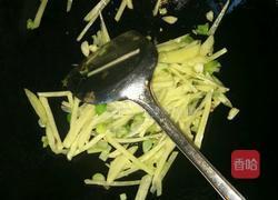 土豆丝辣椒丝拌面的做法图解7