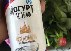 酸奶拌穿心莲的做法图解3