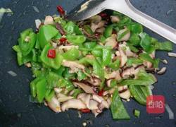青椒炒香菇的做法图解3