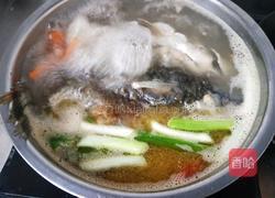鲜辣鲫鱼汤的做法图解3