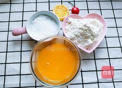 宝宝蛋黄饼干的做法图解1