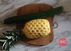 菠萝黄瓜汁的做法图解1