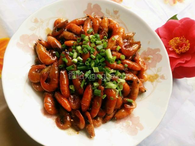 装盘，色着红润发亮。