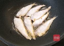 马口鱼烩小葱的做法图解4