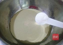 香菇胡萝卜猪肉包子的做法图解1