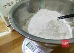 香菇胡萝卜猪肉包子的做法图解2