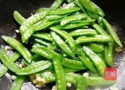 紫甘蓝炒荷兰豆的做法图解8