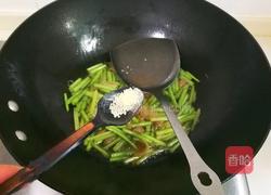 椒盐咸肉炒芦蒿的做法图解10