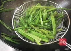 蒜香菠菜梗的做法图解4