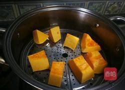 南瓜豆沙椰蓉卷的做法图解2