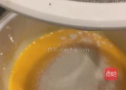 抹茶拉花戚风蛋糕的做法图解4