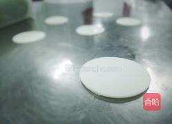 白色圆形巧克力配件的做法图解5
