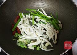 海鲜菇炒香芹的做法图解7