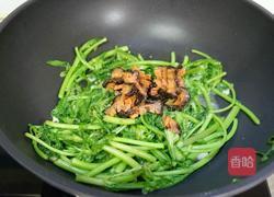 红极参炒茼蒿的做法图解6