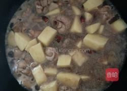 土豆炖鸡腿的做法图解3