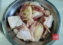 姜母蒸鸭的做法图解1