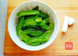清炒荷兰豆的做法图解1