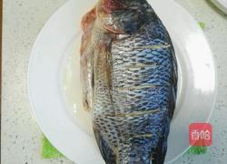 清蒸淡水鱼的做法图解1