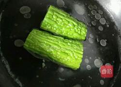 苦瓜香蕉的做法图解2