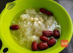 银耳莲子红枣汤的做法图解2