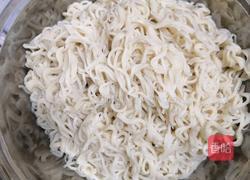 鸡蛋火腿蔬菜炒面的做法图解2