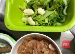 西芹炒鸡胸肉的做法图解1