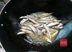 油炸小河鱼的做法图解2