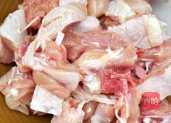 土豆炒鸡肉的做法图解1