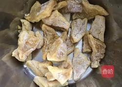 肉片白菜豆腐泡汤 的做法图解2