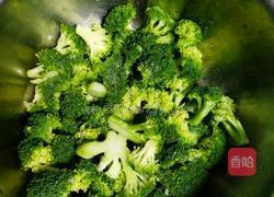 素炒西蓝花的做法图解2