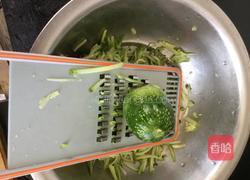 黄瓜馅水饺的做法图解2