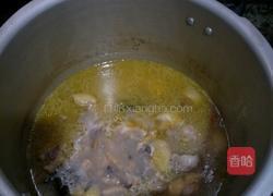 鸡肉排骨墨鱼汤的做法图解3