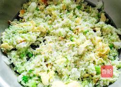 西兰花蛋炒饭的做法图解9