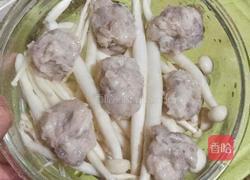 海鲜菇秋葵蒸虾滑的做法图解1