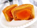 莲蓉蛋黄月饼